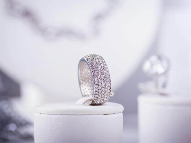 Cincin Emas Putih