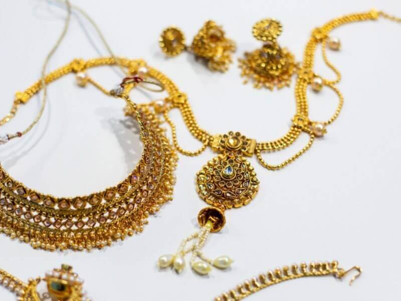 Kalung Ornamen