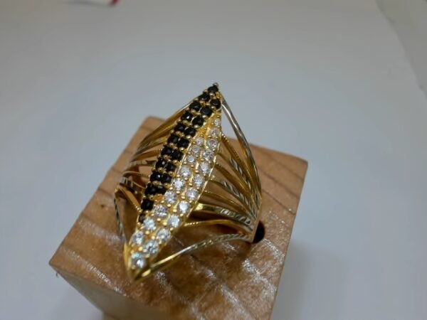 8005430 - CM MODEL MATAH PUTIH HITAM VARIASI [SIZE 17,5] [37.5% - 2.75gr]