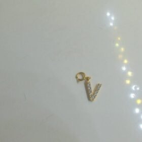 9204533 - LM INISIAL "V" MATA PUTIH [8K - 0.37gr]
